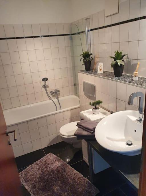 Zentrale Messe/Ferien Whg Mit Garten & Parkplatz Ratingen Eksteriør billede